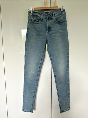 Levis high rise skinny jeans 27